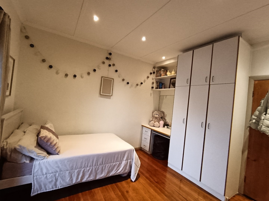 To Let 4 Bedroom Property for Rent in Avondale Western Cape